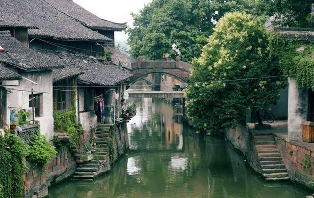 美国数据喜忧参半,市场等待12月PCE,金价持稳
