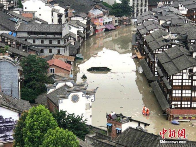 “求你不要把我判给爸爸！”法庭外的孩子为何对法官说了这句话？